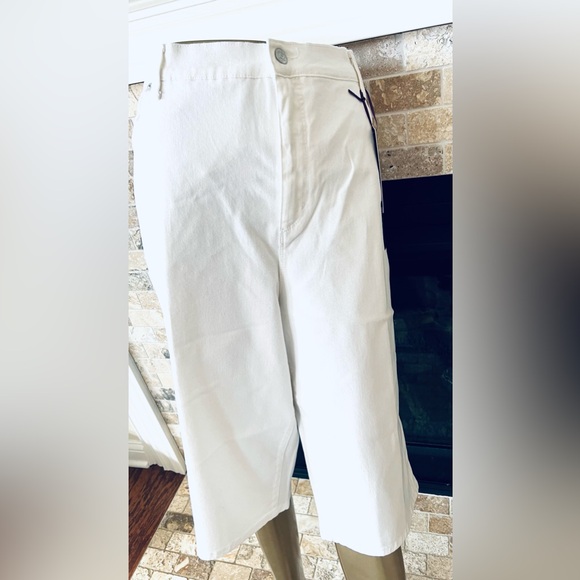 🆕 Gloria Vanderbilt white 22W classic rise skimmer - Picture 1 of 8